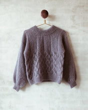 Load image into Gallery viewer, Strikkekit til &quot;Leaf me sweater with a twist&quot;