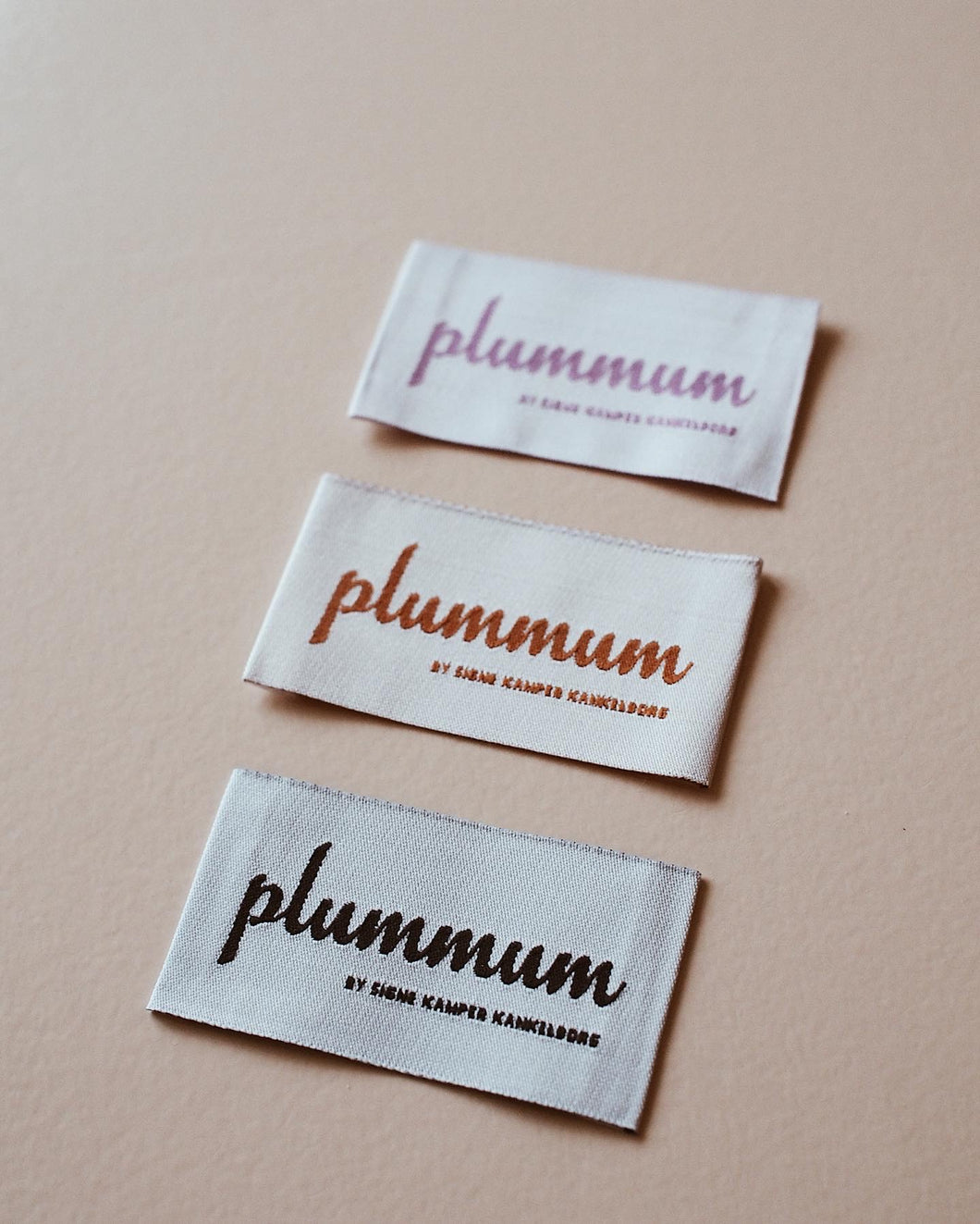 Vævede PLUMMUM-labels (3-pak)